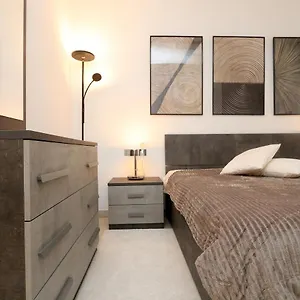 Comfy Living! Renovated 2 At Ambra Apartments-lift-secure Parking-great Area! Olbia